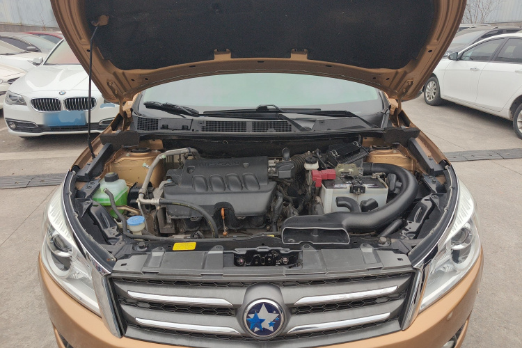 启辰T70 2015款 2.0L 手动睿享版机舱底盘24