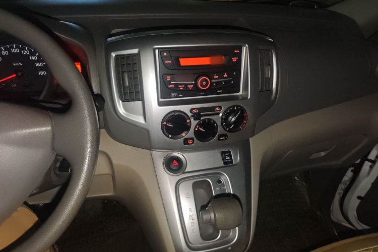 日产NV200 2016款 改款 1.6L CVT豪华型局部细节16