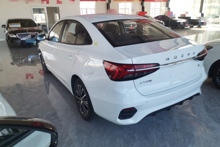 荣威i5 2021款 1.5L CVT铂金版车身外观4