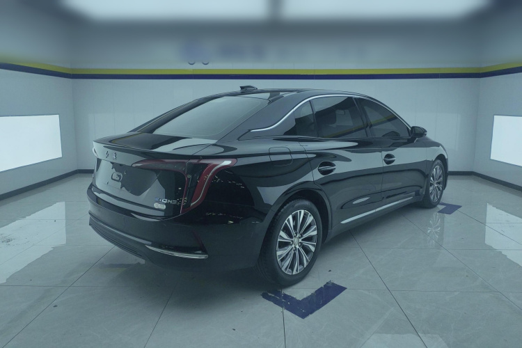 红旗E-QM5 2022款 431km 充电乐享版车身外观7