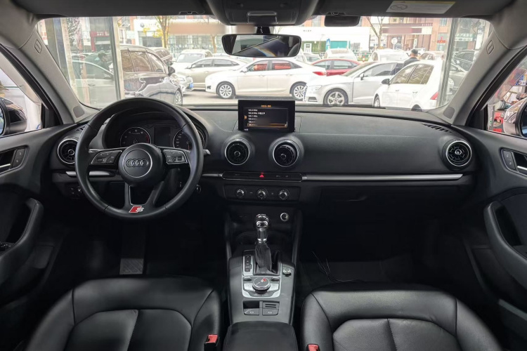 奥迪A3 2018款 30周年年型 Limousine 35 TFSI 进取型中控内饰7004