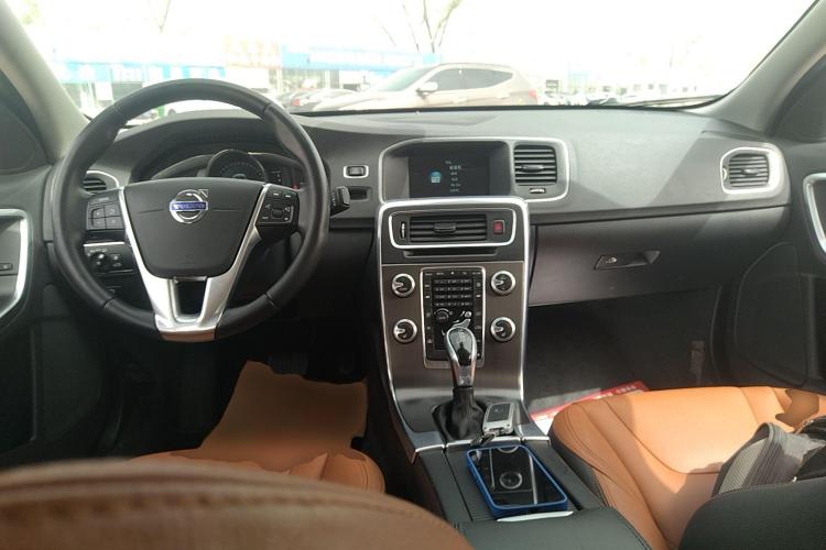 沃尔沃S60 2016款 S60L T5 智驭版中控内饰12