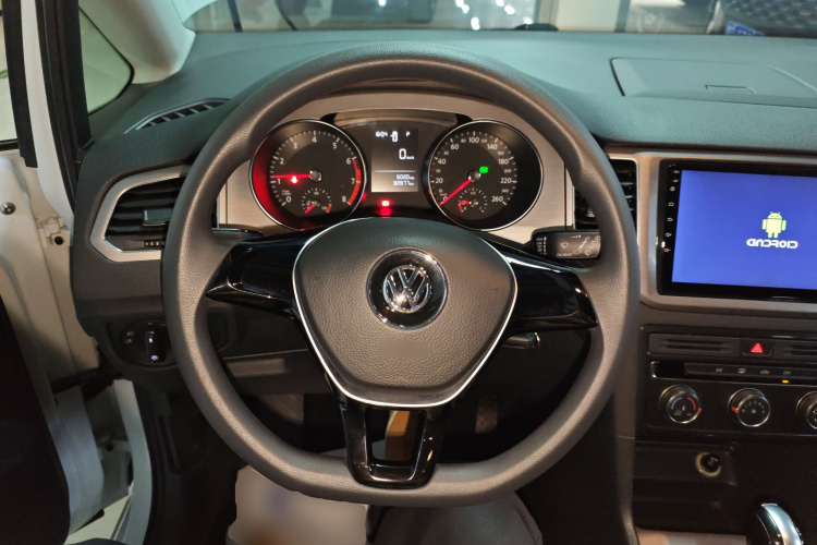 大众 高尔夫·嘉旅 2018款 1.6L 自动舒适型中控内饰13