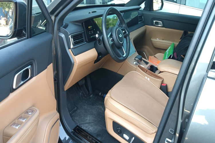 理想汽车 理想ONE 2021款 增程6座版中控内饰7003