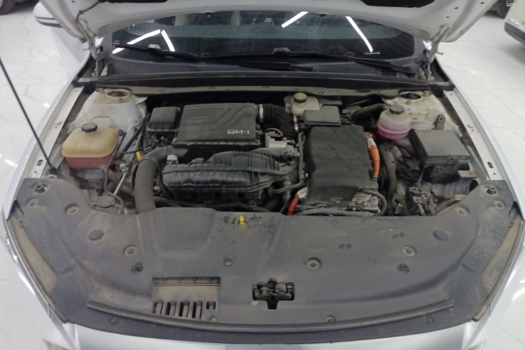 比亚迪 秦PLUS 2023款 冠军版 DM-i 55KM领先型机舱底盘24