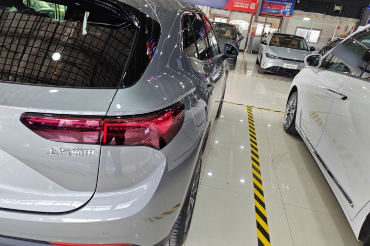 别克 昂科威 2025款 25T 进享白金版车身外观9