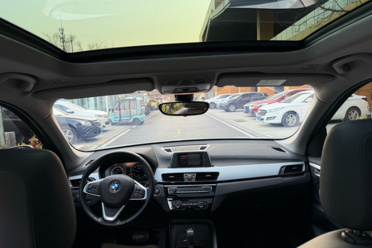 宝马X1 2019款 sDrive18Li 时尚型中控内饰7001