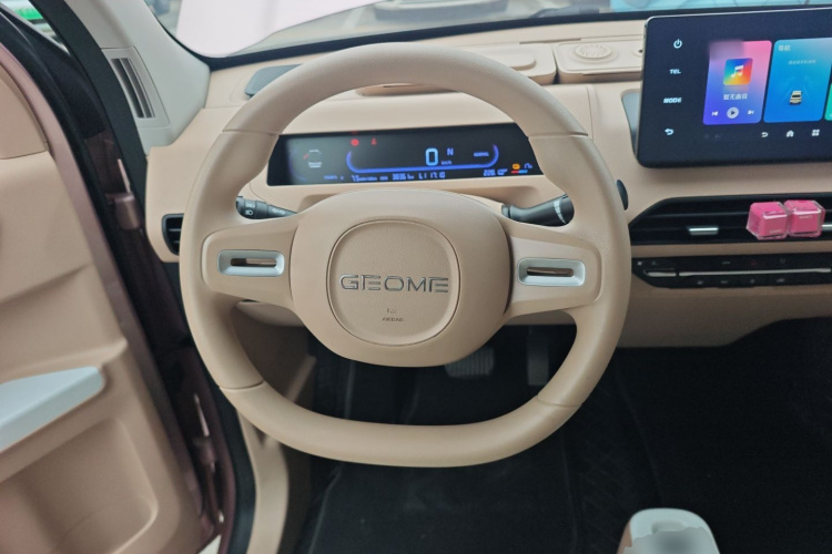 吉利银河 2023款 熊猫mini 200km 耐力熊中控内饰13