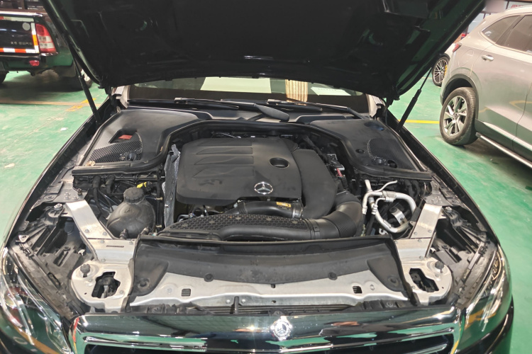 奔驰E级 2020款 改款 E 300 L 运动时尚型局部细节24