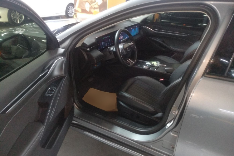 福特 蒙迪欧 2025款 2.0T EcoBoost 豪华型中控内饰20