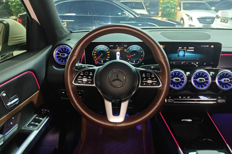 奔驰GLB 2020款 GLB 200 时尚型中控内饰13