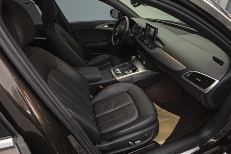 奥迪A6L 2018款 30周年年型 35 TFSI 运动型局部细节41