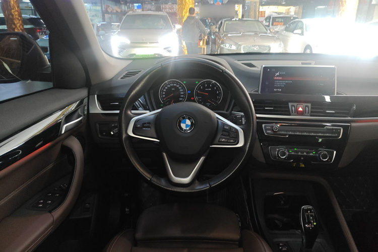宝马X1 2020款 sDrive20Li 时尚型中控内饰13