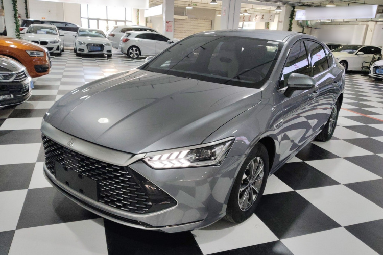 比亚迪 秦PLUS 2023款 冠军版 DM-i 55KM领先型车身外观1