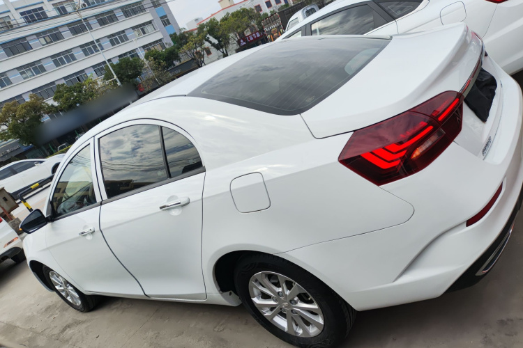 吉利汽车 帝豪 2021款 UP 1.5L CVT舒适型车身外观4