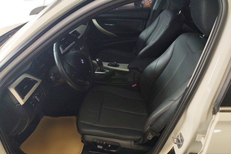 宝马3系 2015款 316i 进取型局部细节19