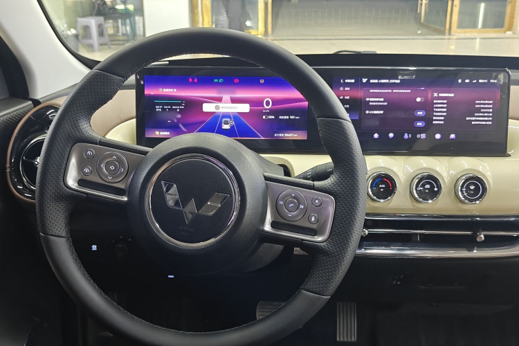 五菱汽车 五菱缤果 2023款 333km 灵犀互联+款中控内饰7009