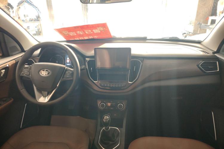 一汽 森雅R7 2016款 1.6L 手动智能型中控内饰7003