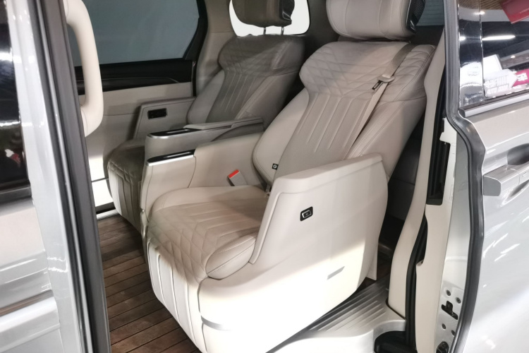 别克GL8 2023款 ES陆尊 舒适型中控内饰7004