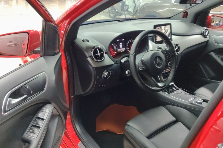 奔驰B级 2017款 B 200 动感型中控内饰20