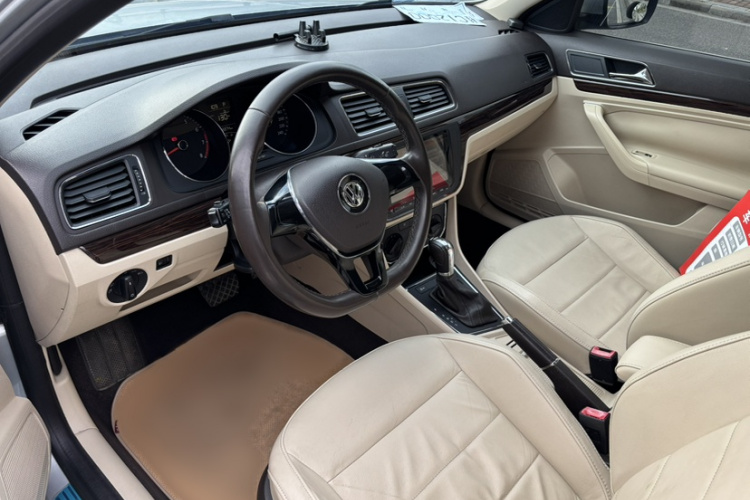 大众 朗逸 2015款 230TSI DSG舒适版中控内饰7002