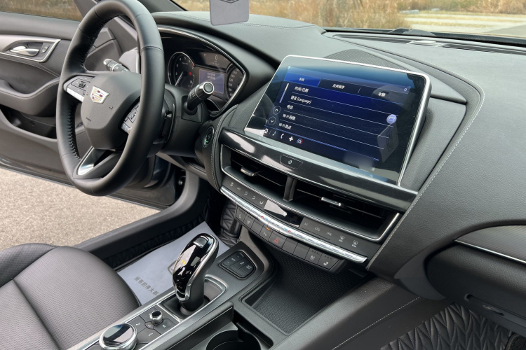 凯迪拉克CT5 2022款 28T 豪华型（标准版）中控内饰7007