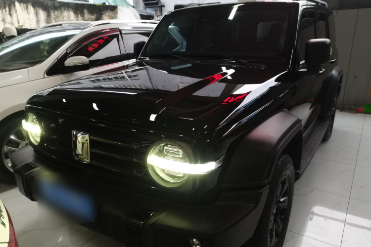 坦克300 2023款 越野版 2.0T 征服者车身外观1