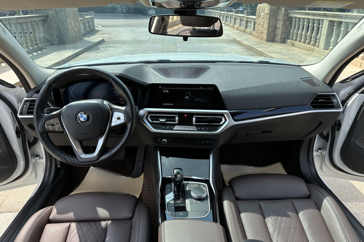 宝马3系 2022款 320i 运动套装中控内饰7001