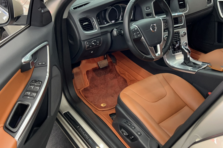 沃尔沃S60 2019款 S60L 改款 T5 智驭菁英版中控内饰7003