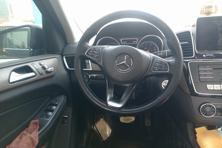 奔驰GLE 2018款 GLE 320 4MATIC 动感型臻藏版中控内饰13