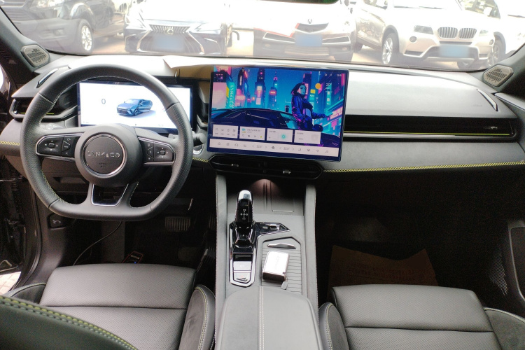 领克03 2025款 1.5TD DCT冠军版Pro中控内饰7002