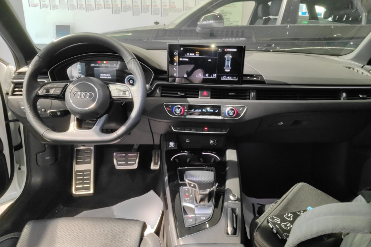 奥迪A4L 2024款 40 TFSI 豪华动感型中控内饰12