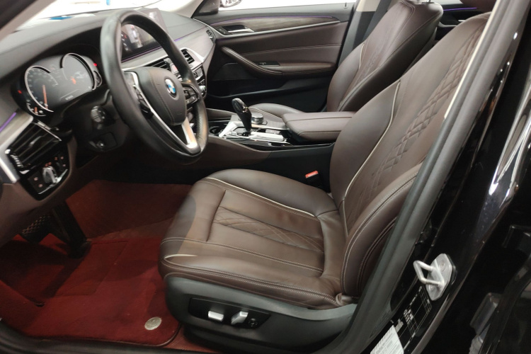 宝马5系 2018款 530Li 尊享型 豪华套装中控内饰19