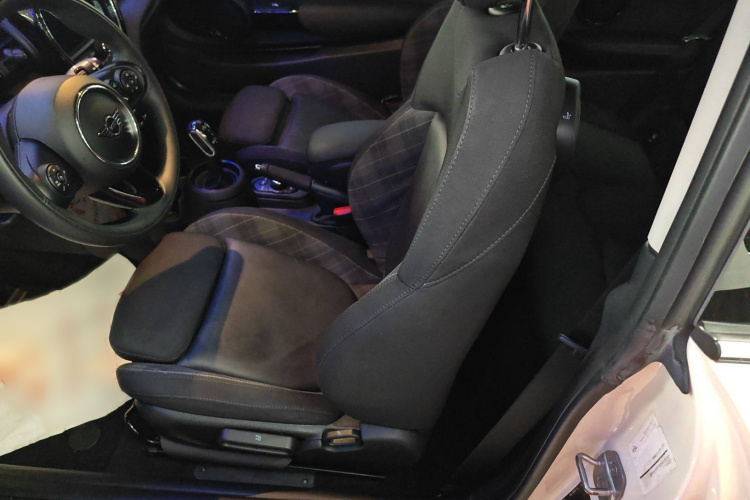 MINI 2019款 1.5T COOPER 经典派中控内饰7006