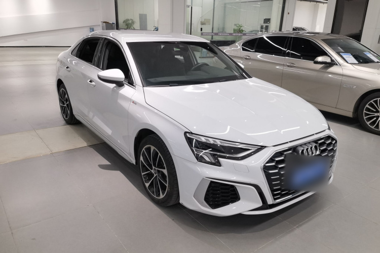 奥迪A3 2022款 A3L Limousine 35 TFSI 进取运动型车身外观3