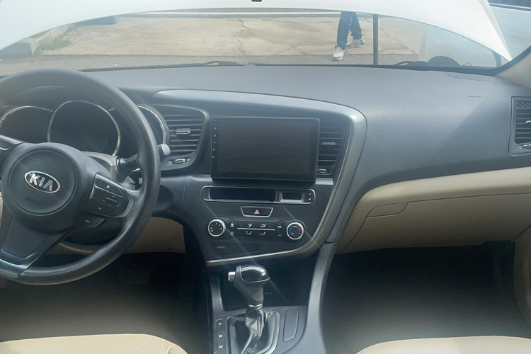 起亚K5 2015款 2.0L 自动GL局部细节16