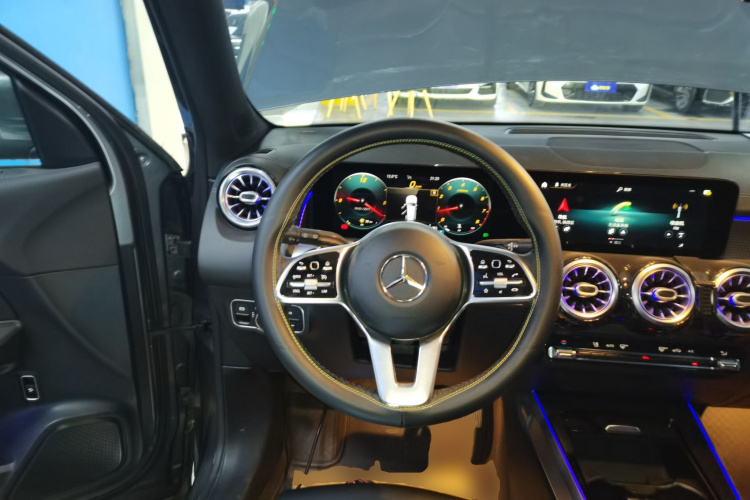 奔驰GLB 2021款 GLB 200 动感型局部细节13