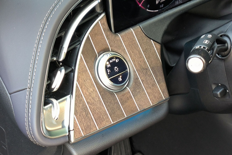 奔驰E级 2025款 E 300 L 时尚型局部细节9005