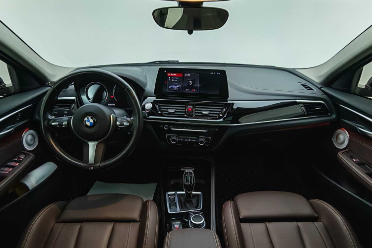 宝马1系 2021款 改款 125i M运动曜夜版中控内饰7003