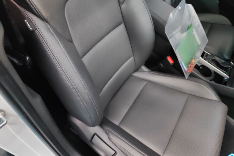 现代 途胜 2018款 1.6T 双离合两驱15周年特别版局部细节41