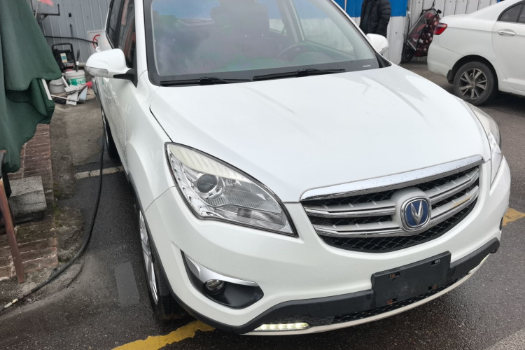 长安CS35 2016款 1.6L 手动豪华型 国IV车身外观3