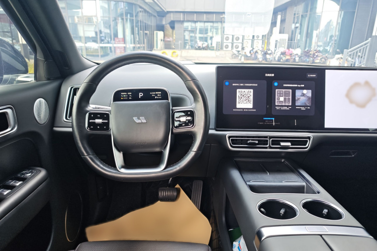 理想汽车 理想L9 2022款 Max中控内饰7014