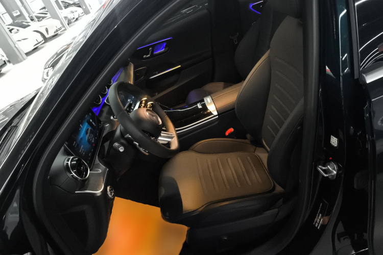 奔驰C级 2023款 改款 C 200 L 运动版局部细节19