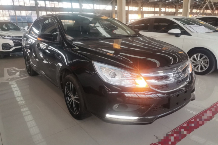 比亚迪 速锐 2016款 1.5L 手动精英型车身外观3