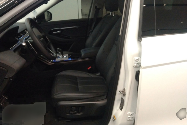 路虎 揽胜极光 2023款 极光L 249PS 豪华版中控内饰19