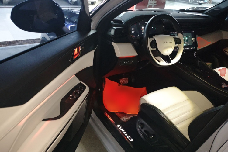 领克01 2023款 1.5TD EM-F 晨曦中控内饰20