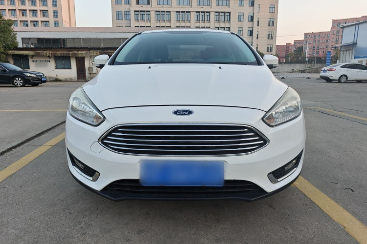 福特 福克斯 2018款 三厢经典 1.6L 自动舒适型智行版车身外观2