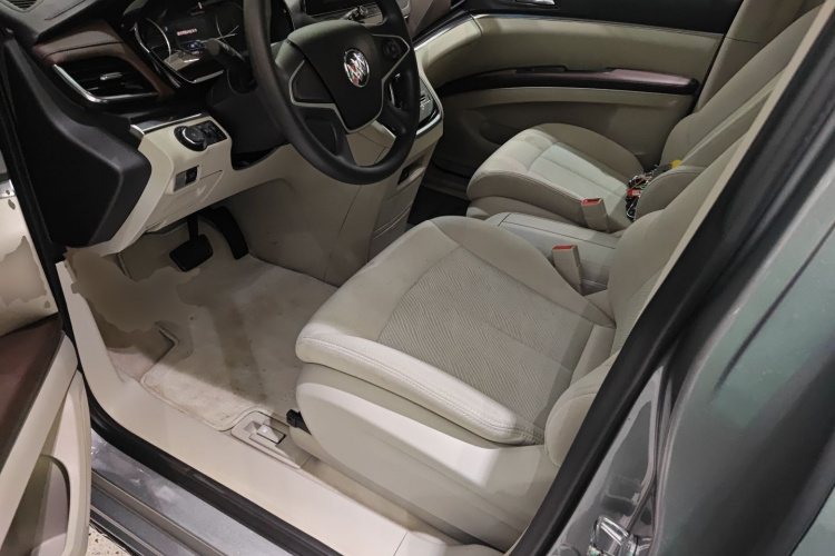 别克GL8 2023款 陆上公务舱 舒适型中控内饰19