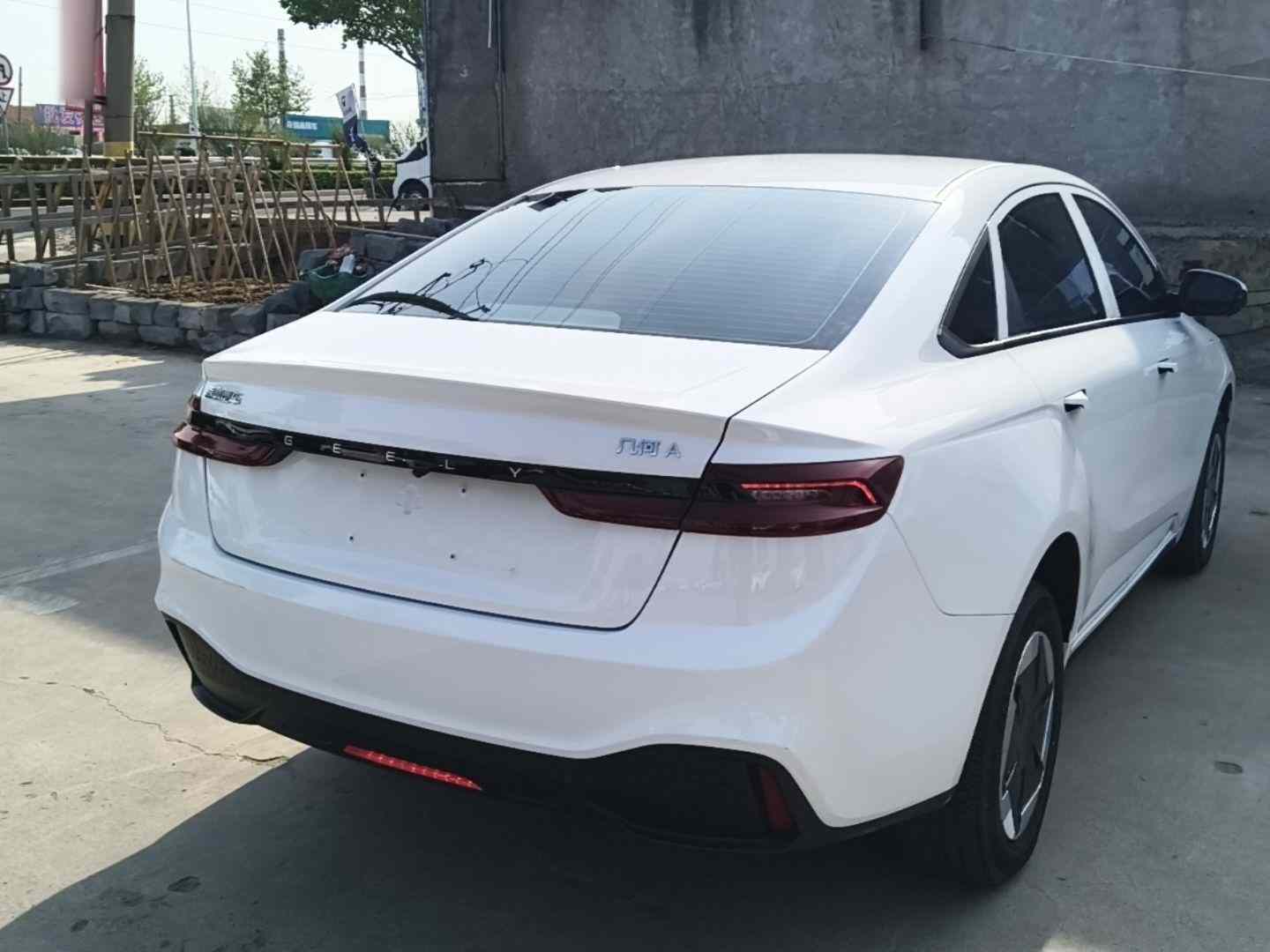 吉利几何A 2024款 410KM 出行版(4)