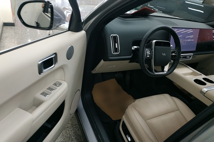 理想汽车 理想L8 2023款 Pro中控内饰7003